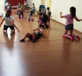 37771087_297233030848375_6924242658525184000_n