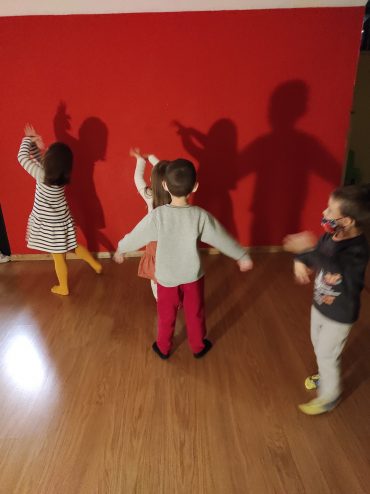 ΘΕΑΤΡΙΚΟ ΠΑΙΧΝΙΔΙ ΓΙΑ ΠΑΙΔΙΑ 4- 6 ΕΤΩΝ- ΚΑΘΕ ΔΕΥΤΕΡΑ 18:00-19:00