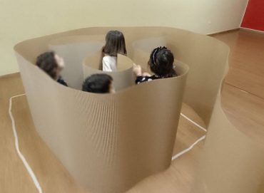 Θεατρικό παιχνίδι σε… χάρτινο λαβύρινθο